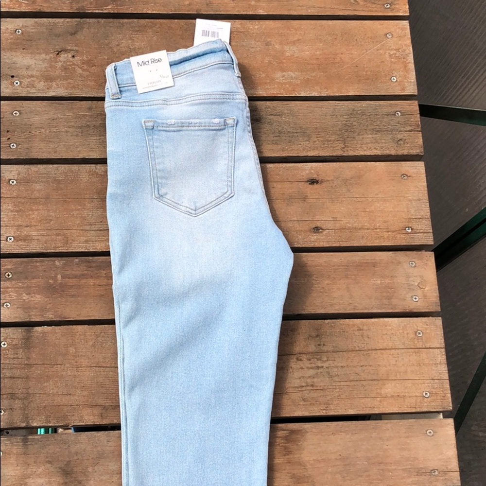 Sneak Peek Mid-rise Skinny Jean - Picture 3 of 6